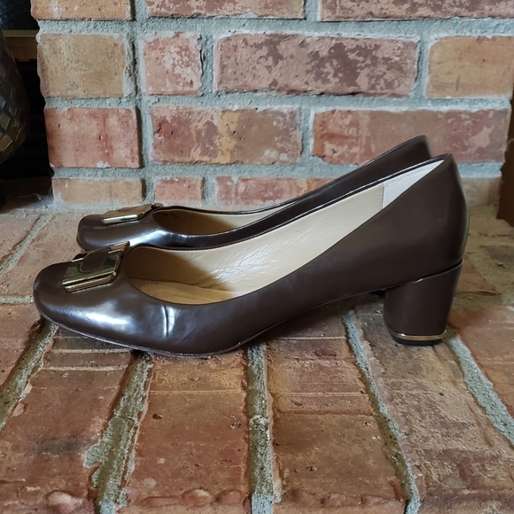 DVF Brown Patent Bonnie Pumps - Picture 5 of 7